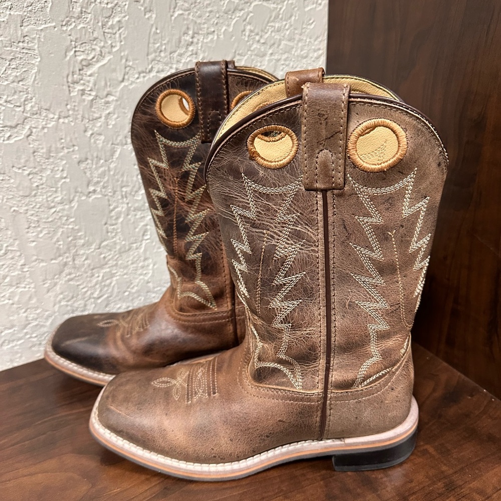 Youth cowboy boots 3.5